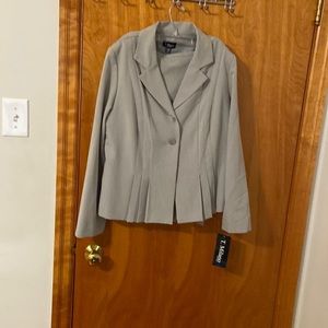 This is a two piece pleated skirt gray brand new the brand name is T Milano